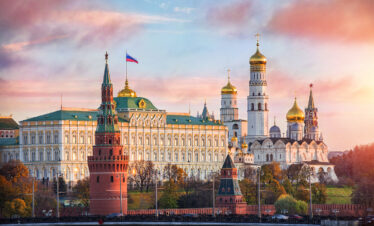 Kremlin welcomes the dawn under the pink clouds